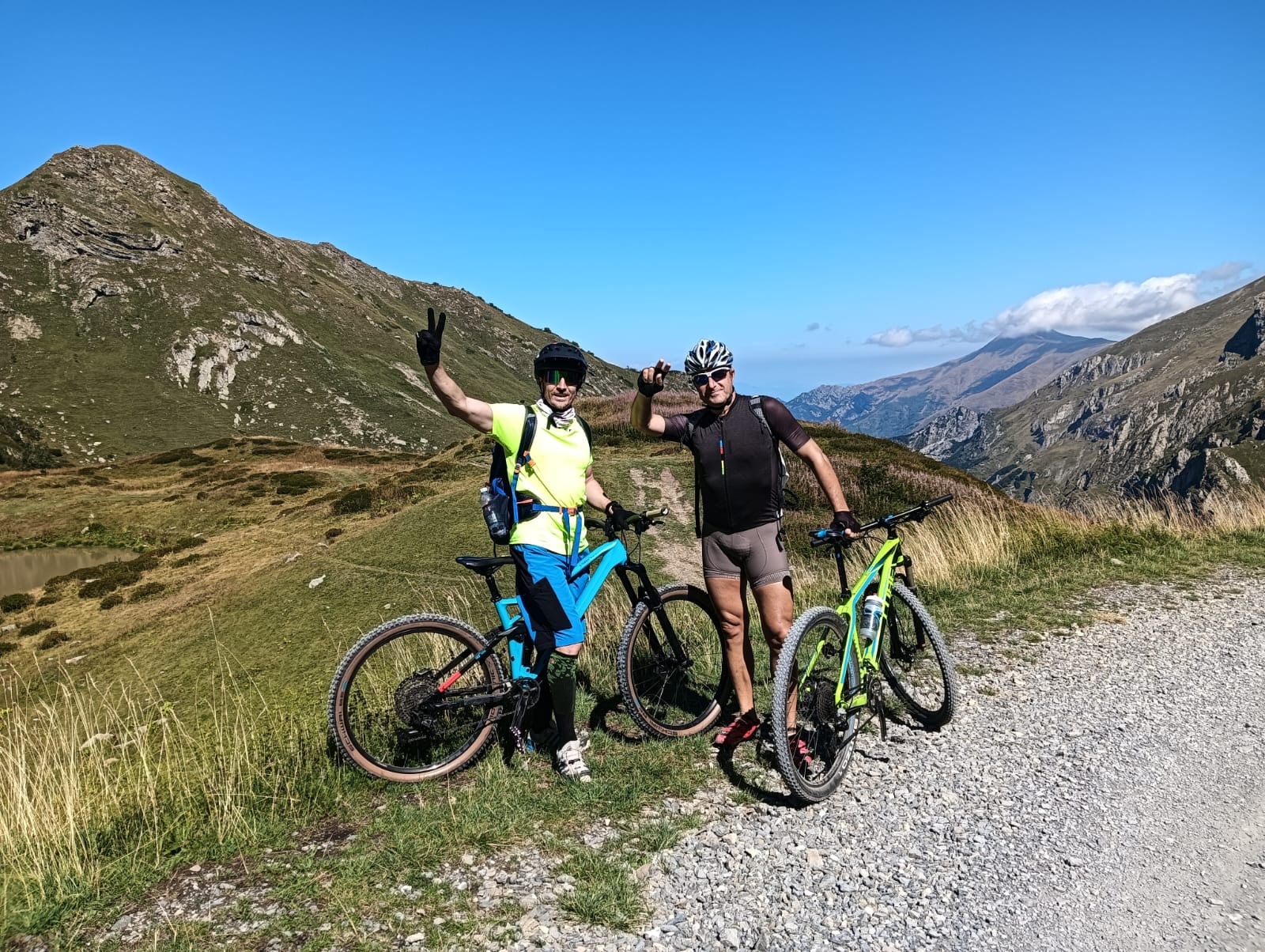 Marco e Guglielmo in mountain bike sulle Alpi